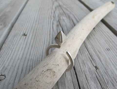 Spear Ring
